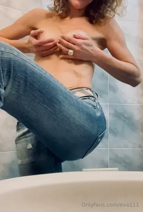 The blue tongue is from the lollipop in my pussy dm for the video 