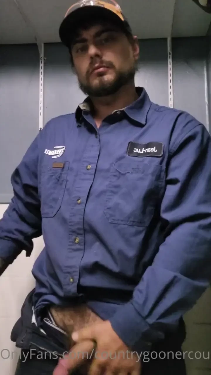 Cum-eating goon at work 