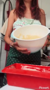 Cocinar as da mucho gustito solo me lo pongo para no ponerme toda
