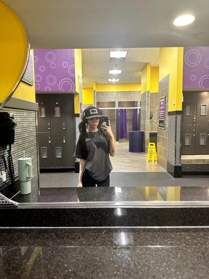 Gym session done now i m hot sweaty and a little needy want a closer 