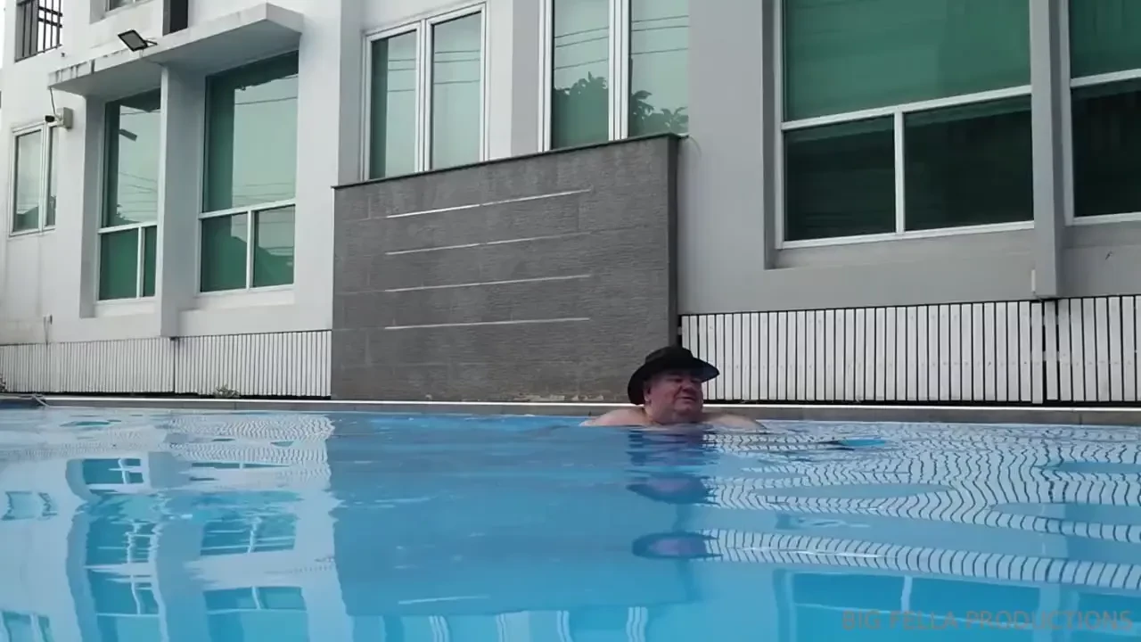 Bigdaddy 109 having a lovely day today just splashing around 