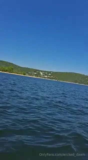 I love summer boating 