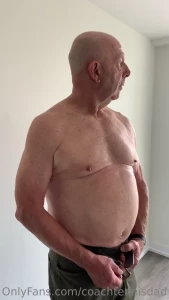 Stripping down slowly in my green lululemon pants exposing daddies