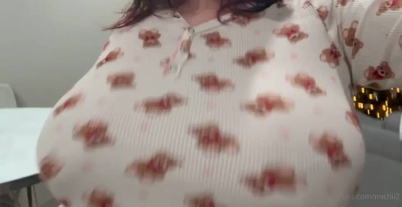 What would u do if u had them jiggling like this in ur face 