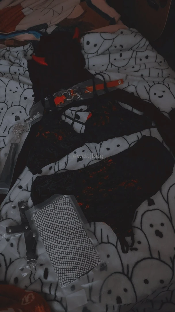 The outfit idea vs trying to pick a wig for it 