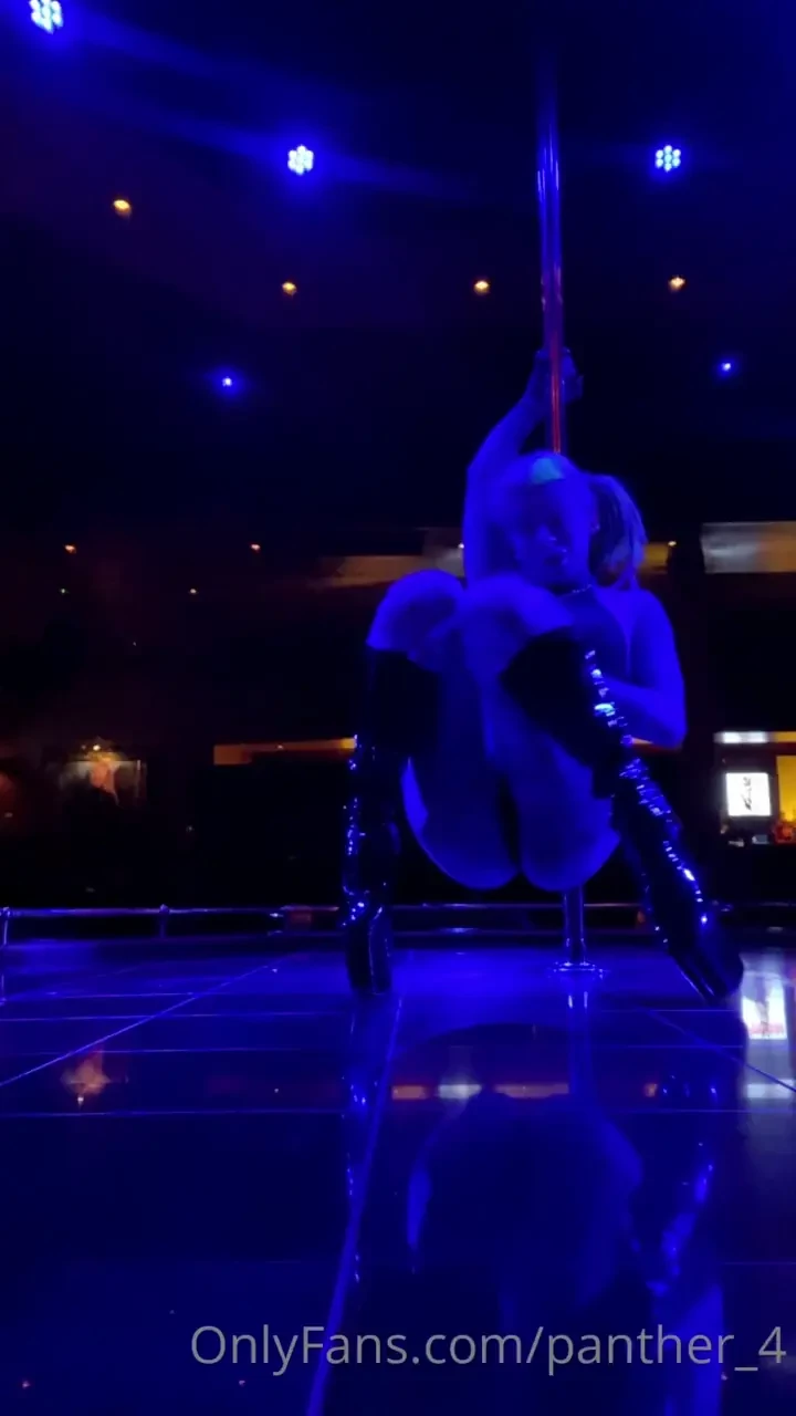 Come join me around the stage and tip me to dance for you 