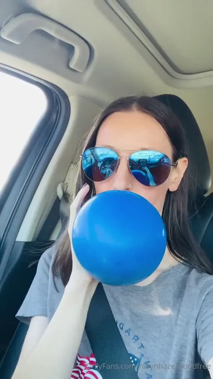 A little balloon fun in the car check out my onlyfans com 