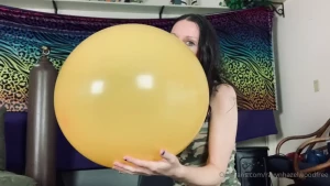 And here is a little sneaky peek of the balloon video i uploaded on my
