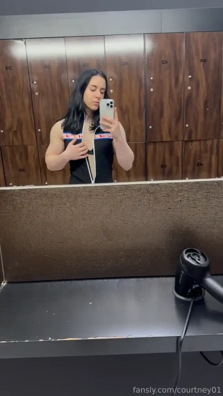 Should i get naked at the gym 