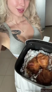 Do you want to know the secret of my slimness i eat everything but