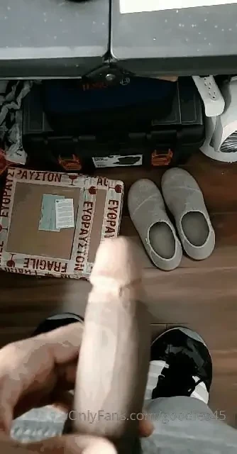 Who is down for hump day hit me up 