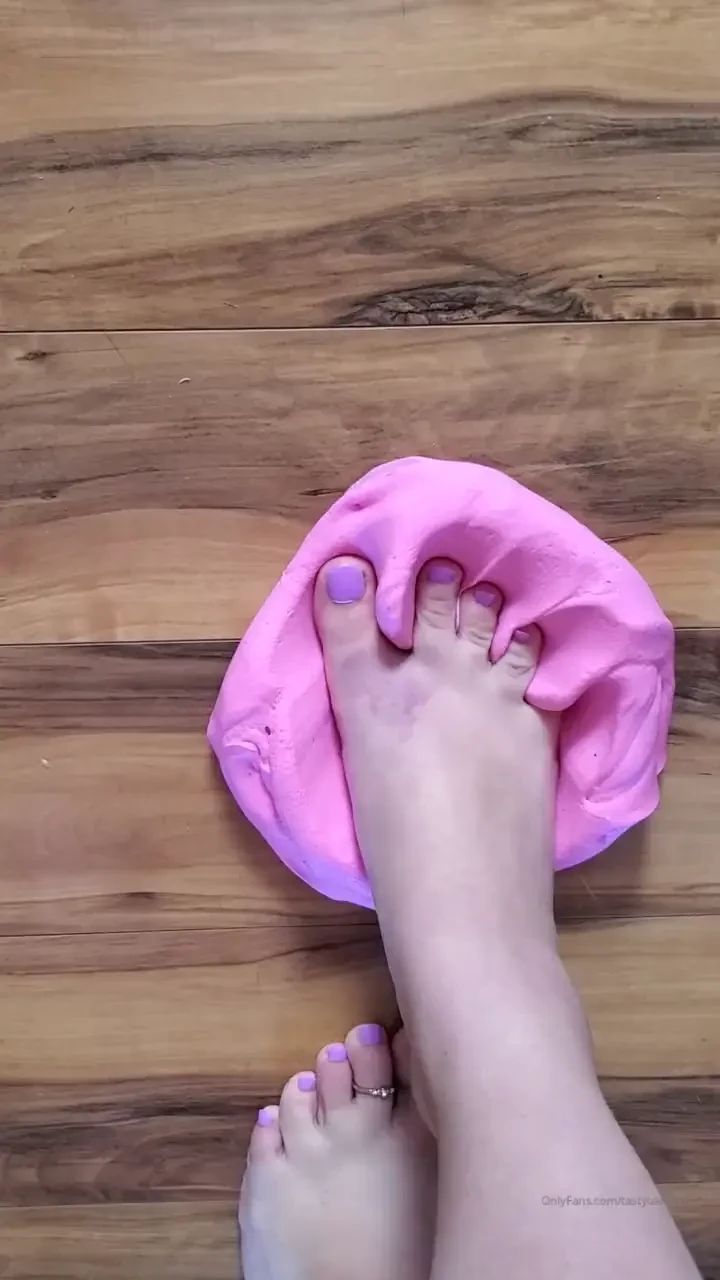 Do you like how it squishes between my toes it feels really good 