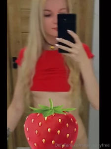 I like to wear nothing get me completely naked here foxyjuicy