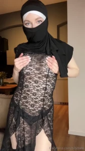 What are you thinking about when you watching how i m dancing for you