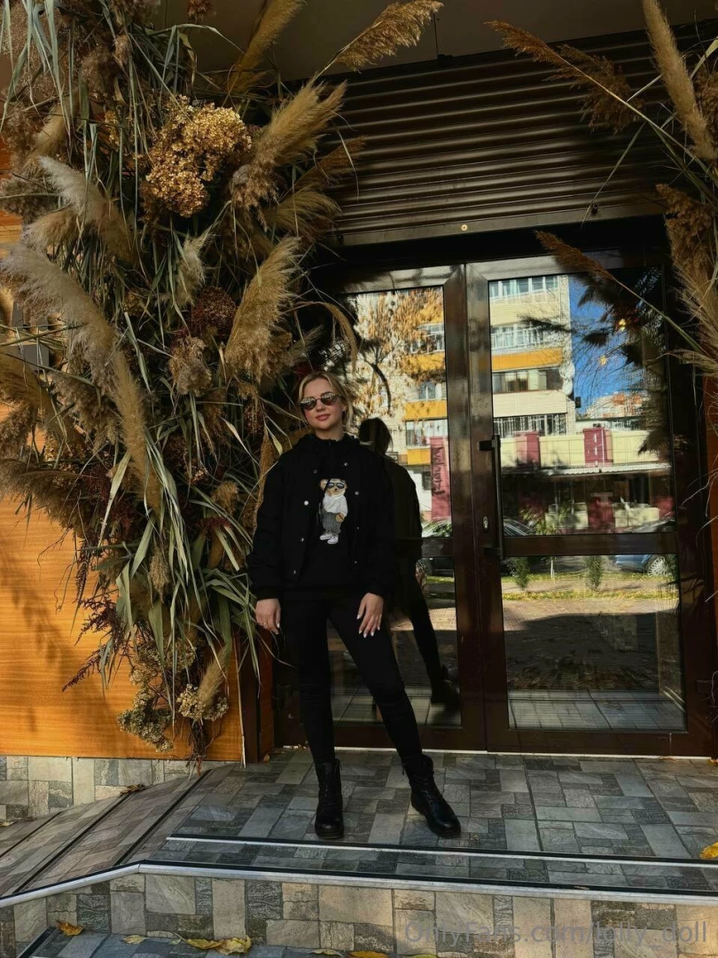 I want to be the girl from your dreams honey what kind of girl do i 