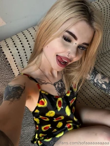 When i look at you through the screen you look into my eyes how do you part 1