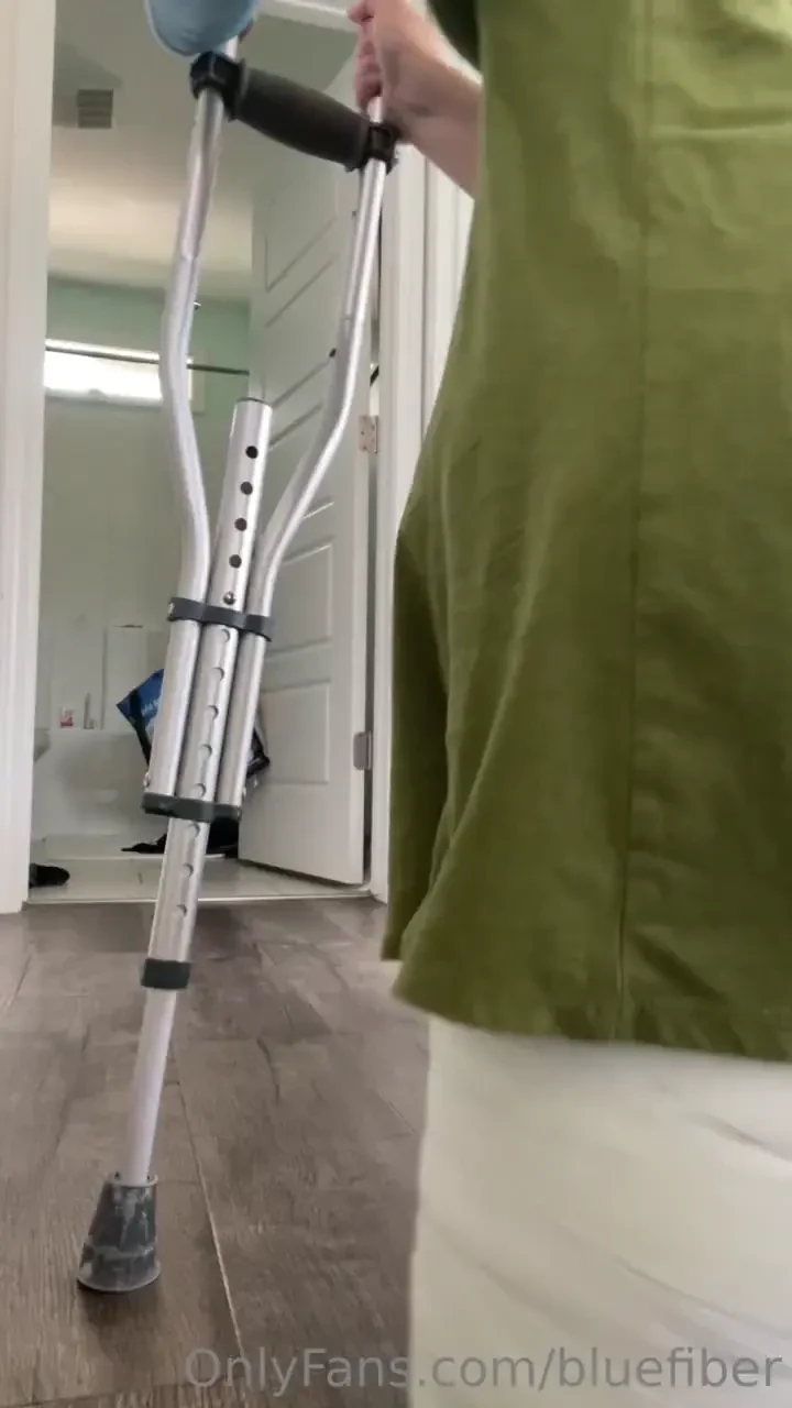 Struggle to the bathroom 