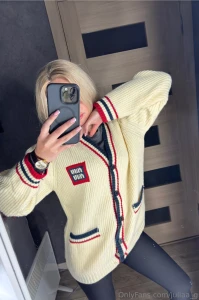 Upon her golden hair dreams start she sighs for love she sighs for art