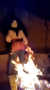 Papi te imaginas cogerme a la luz de la luna