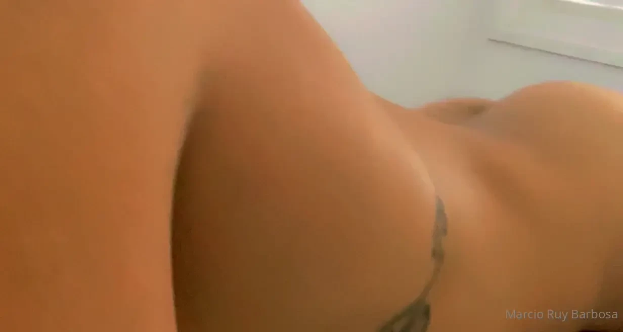 Pregui a de levantar da cama s durmo assim pelad o 