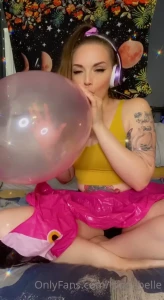 Blow to pop slow mo pop slow blow i love balloons xoxo ballon lips amp