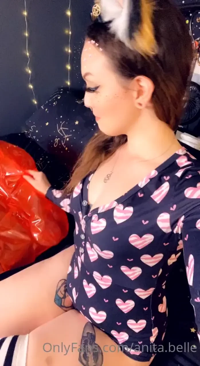 Watch me blow up this red inflatable chair amp give myself a reward 