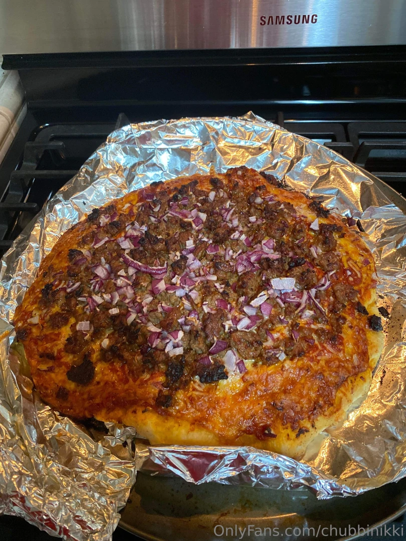 A little late night snack been craving pizza like all week i put extra 