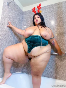 My bodysuit is tighter than ever but i can t help myself i love how part 3