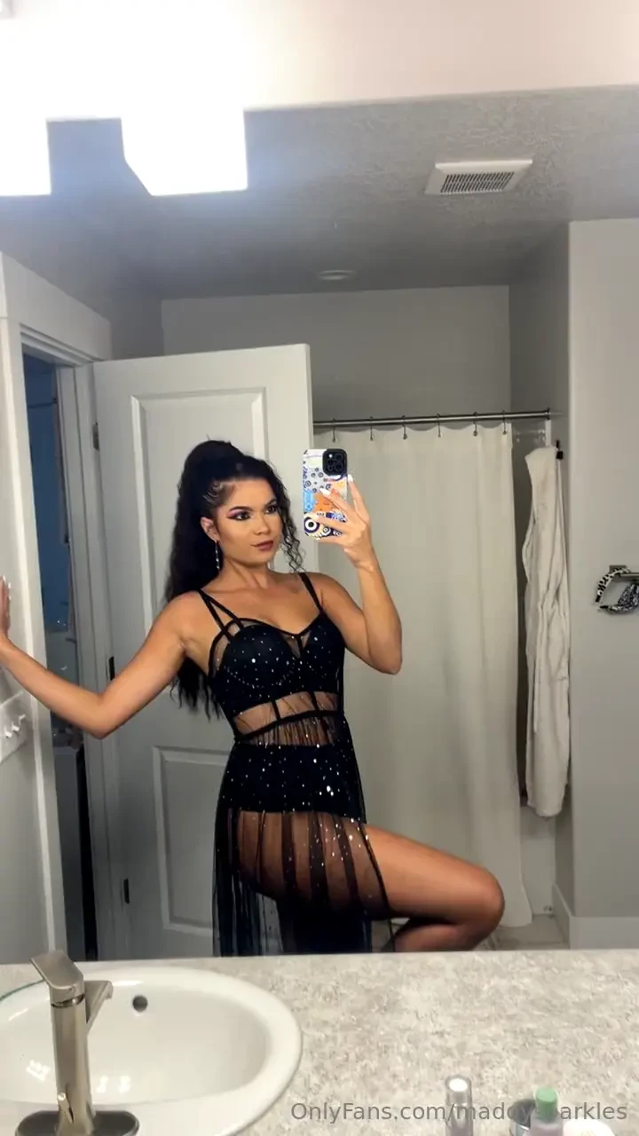 Whats good today i m boooored come talk to me 