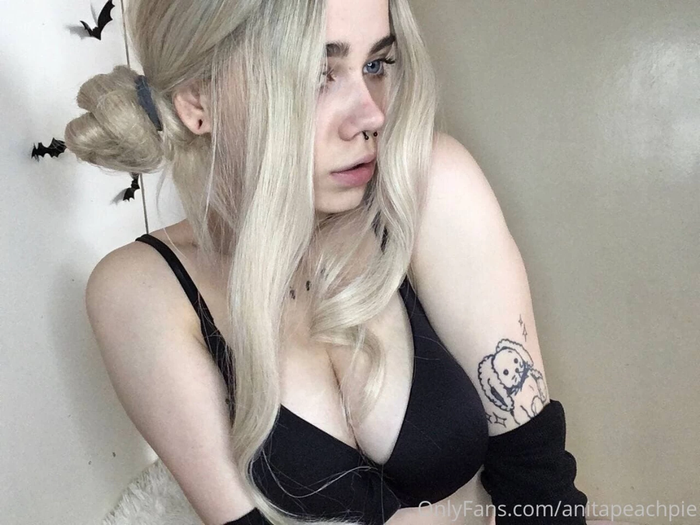 Daddy wanna fuck me between titties and cum on my face 