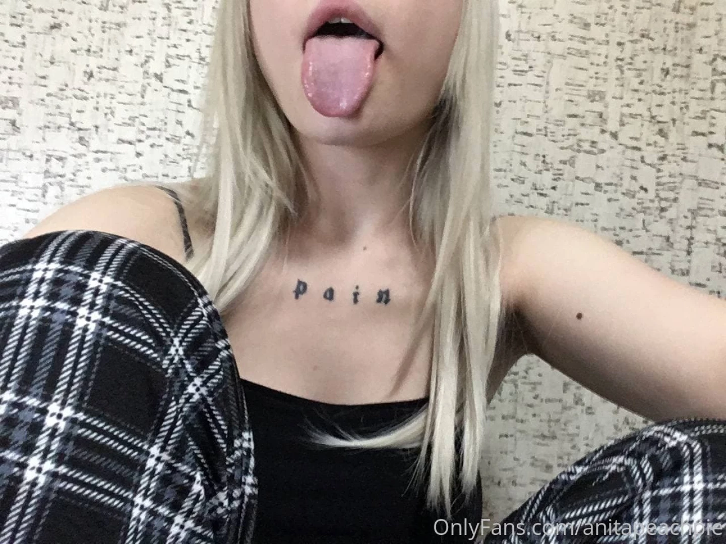 How s your dick doing he said he misses my pussy 