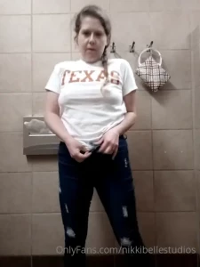 Random bathroom strip cumberland mall shopping for upcoming vacation