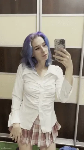 I like to look restrained and sexy at the same time 