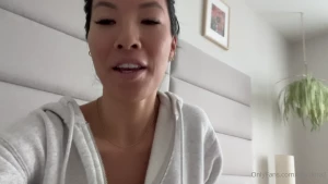 asaakira - Do u wanna go live with me on tuesday around 11am est 