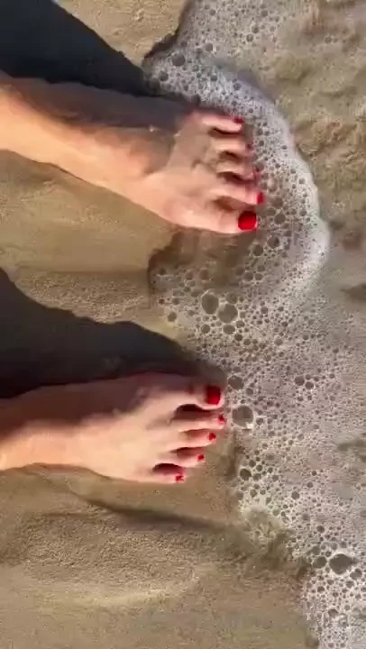 Good morning from the beach to my foot lovers 