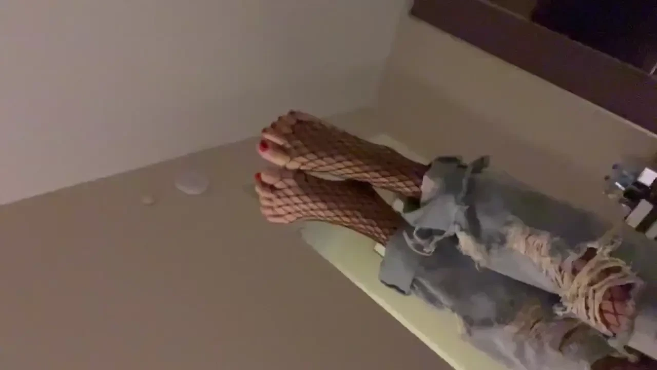 Had a minute before dinner to 1 rest my feet 2 rub one out 
