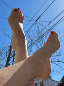 Good morning to all my foot ppl - what do u say we do a foot fetish