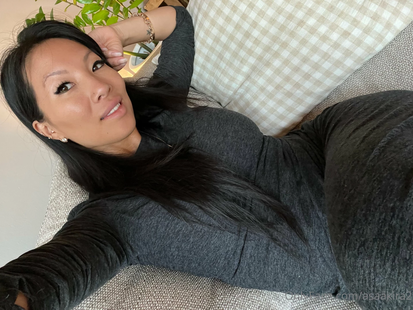 Let s go again it s the lounging-on-the-couch edition 1 2 3 or 4 part 1 