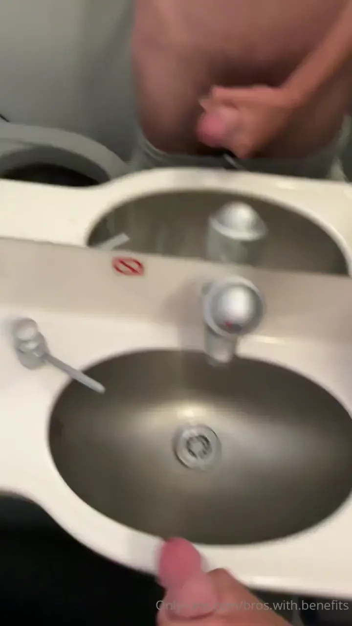 The 35 000 ft nut hits different 