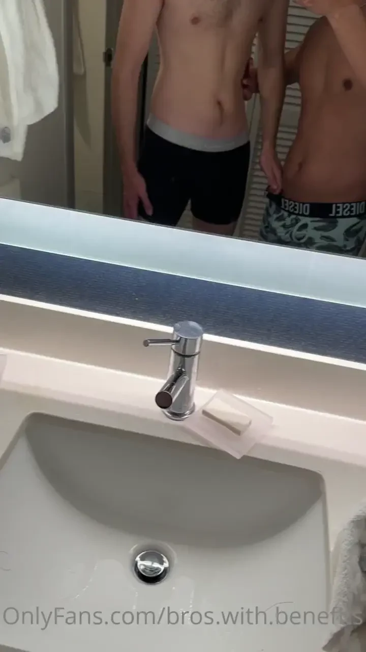 Came back from the bars on spring break and was feeling horny af swipe 