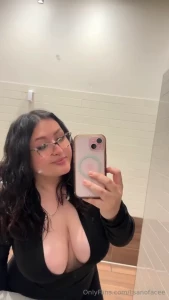 Eyes on me baby only on me