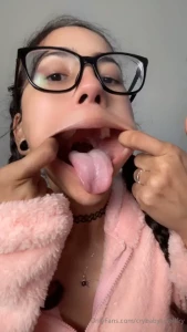Get ur cock in ur hands n enjoy gt