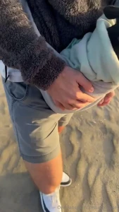 Voleva solo schizzarmi con l acqua del mare anteprima