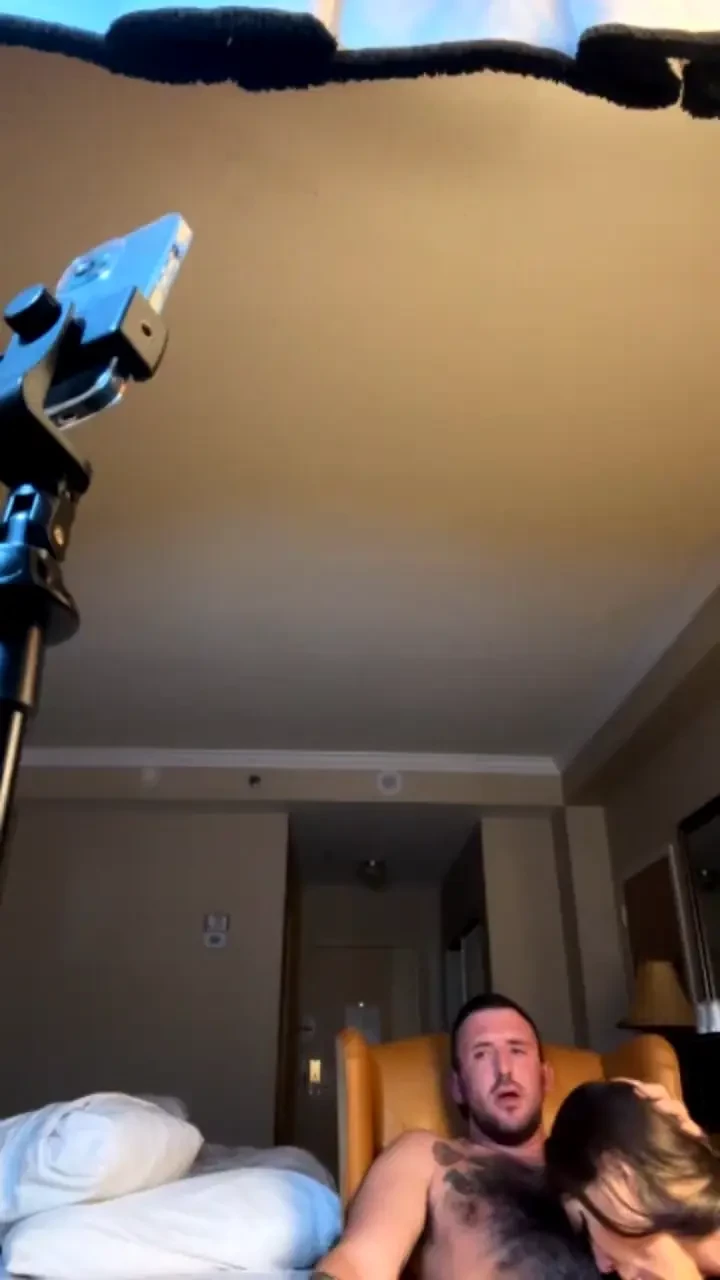 Stream started at 09 22 2024 11 32 pm 