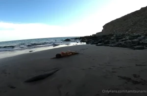 I like being naked on the beach but i like even more if people can t