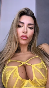 Riusciresti a darmi un bacio senza sborrarti nelle mutande