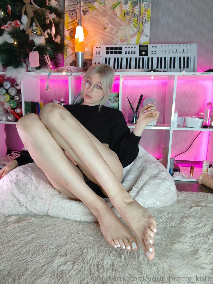 I will compensate for the lack of snow with a white pedicure i think 