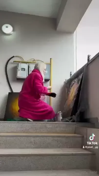 No matter how beautiful a manicure i do it will be stained with paint 