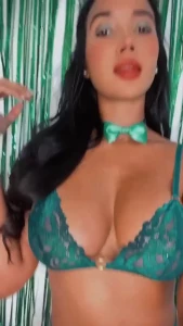 Un poquito mas de mi st patricks outfit who wanna see me misbehaving