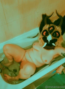 There was an elf on the shelf would you handle a lynx in your sinks